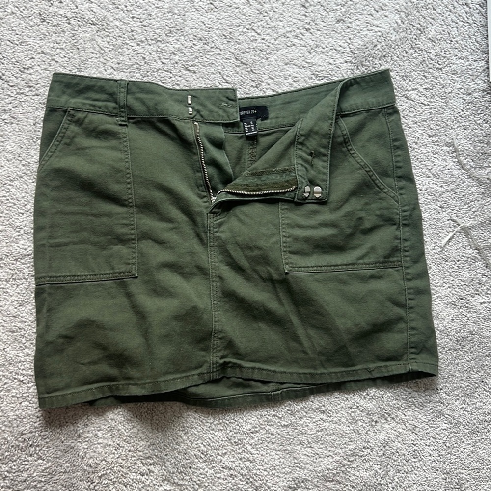 Size 1X army green denim skirt